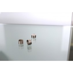 Magnetické krúžky s magnetom pre uchytenie popisovačov priamo na tabuli | DOMO GLASS