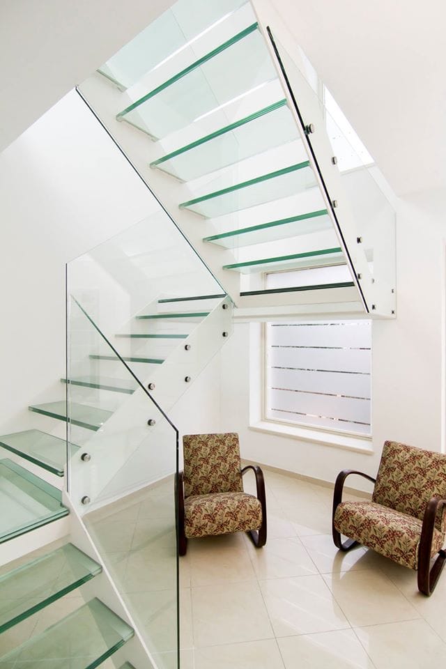 Sklenené schody a sklenené zábradlie | DoMo-GLASS