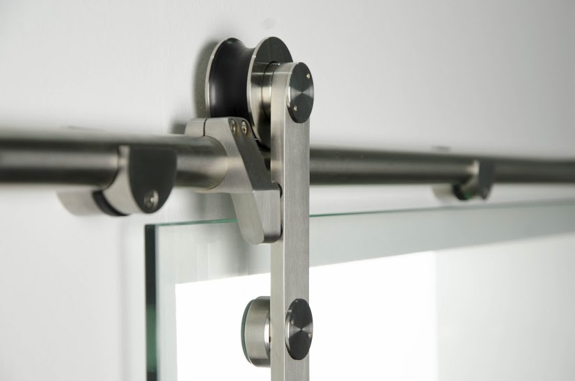 Detail tyčového posuvného systému sklenených dverí | DoMo-GLASS