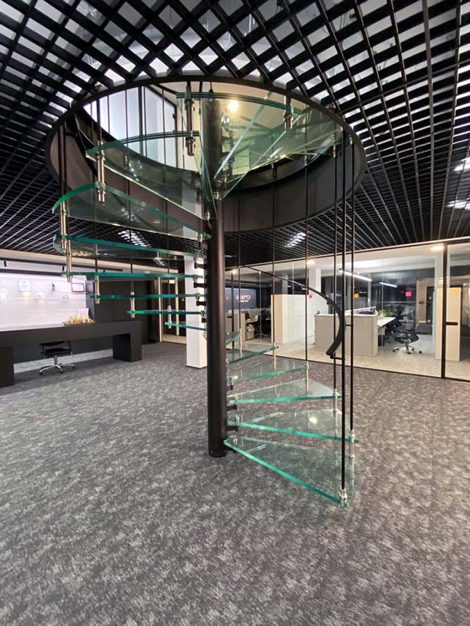 Interiérové sklenené schodisko | DOMO GLASS