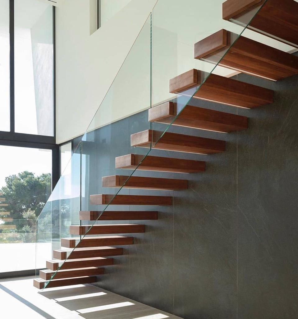 Votknuté schody so skleneným zábradlím | DOMO GLASS