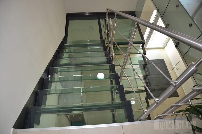 Sklenené schody v administratívnej budove v Martine | DOMO GLASS