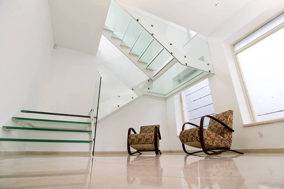 Sklenené schody v domácnosti | DoMo-GLASS