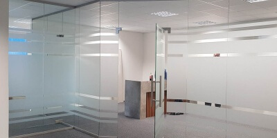 Biofilný dizajn interiéru a sklo